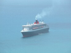 航行中のクイーンメリー2号