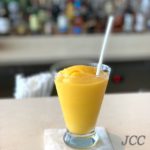 #マンゴーフローズンダイキリ #スペクトラムオブザシーズ #TWO70のbar #ロイヤルカリビアン #クルーズ #旅行 #mango #frozendaiquiri #spectrumoftheseas #royalcaribbean #cruiselife #i2w #cruisegram #travel #nonalcoholic #bar #cruise