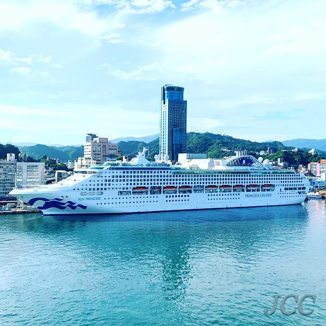 本船向こう側#サンプリンセス に遭遇 #プリンセスクルーズ  #台湾 #基隆港 #旅行 #sunprincess #cruiseship #i2w #princesscruises #taiwan #keelungport #cruiselife #cruiseaddict #travel #cruisegram #?