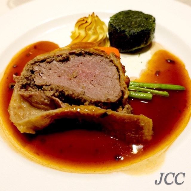 #ダイヤモンドプリンセス #ビーフウエリントン #ディナー #プリンセスクルーズ #クルーズ #diamondprincess #beefwellington #dinner #princesscruise #cruiselife #i2w #instafood #cruiseaddict #cruisetime #travel #?